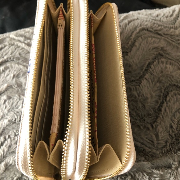 Nicole Lee USA Wallet - Picture 5 of 6